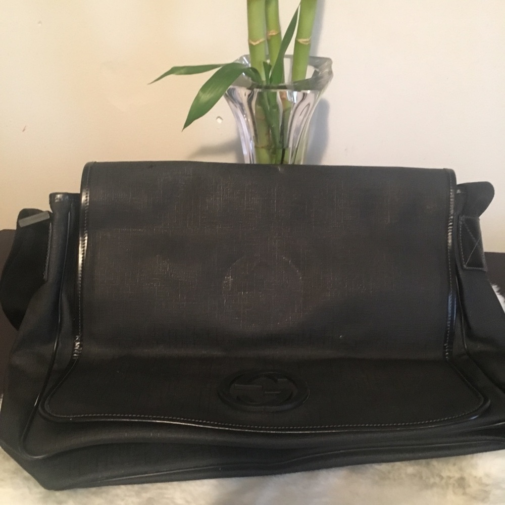Authentic Gucci messenger bag
